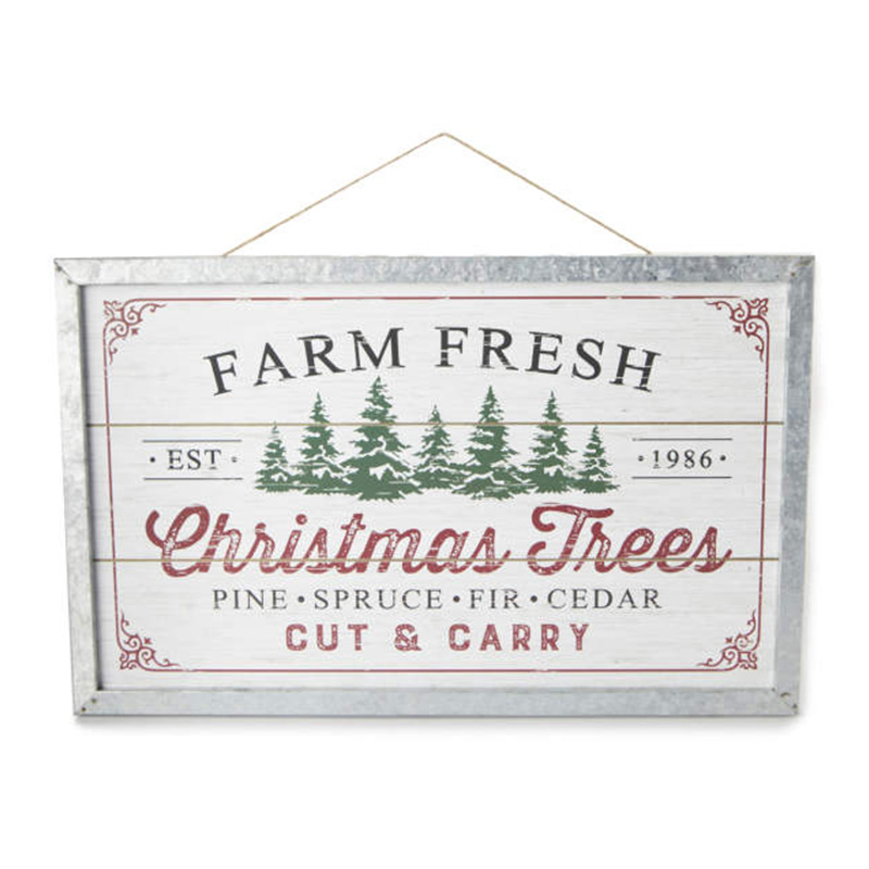 Závesná nástenná dekorácia s rámom 'Farm Fresh Christmas Trees'.