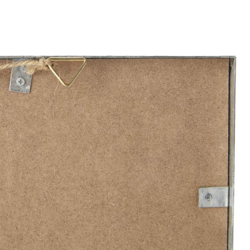 Závesná nástenná dekorácia s rámom 'Farm Fresh Christmas Trees'.